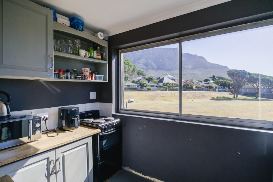 6 Bedroom Property for Sale in Vredehoek Western Cape